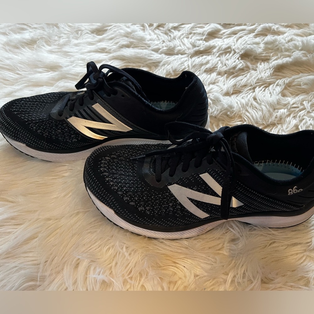 New Balance 860 women’s sneakers